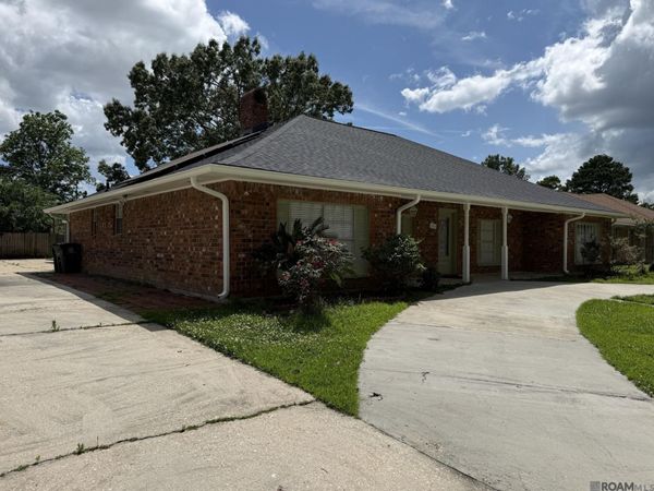 12424 Parkmeadow Dr, Baton Rouge, LA 70816