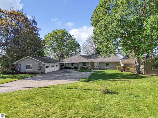 1016 Sunnyside Drive, Cadillac, MI 49601
