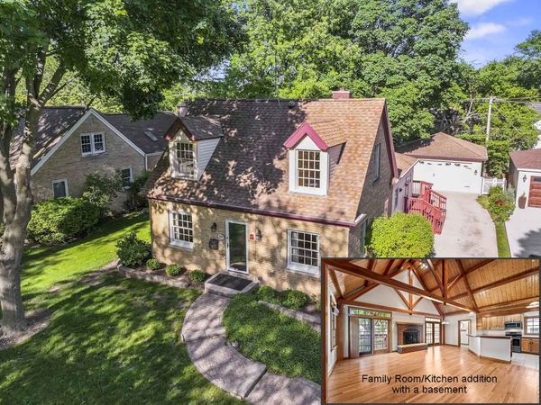 107 N Elmhurst Avenue, Mount Prospect, IL 60056