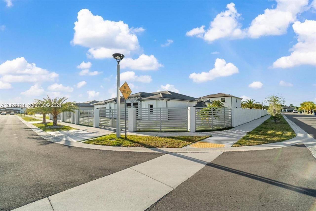13305 SW 190th Ter , Unit 13305, Miami, FL 33177 Photo