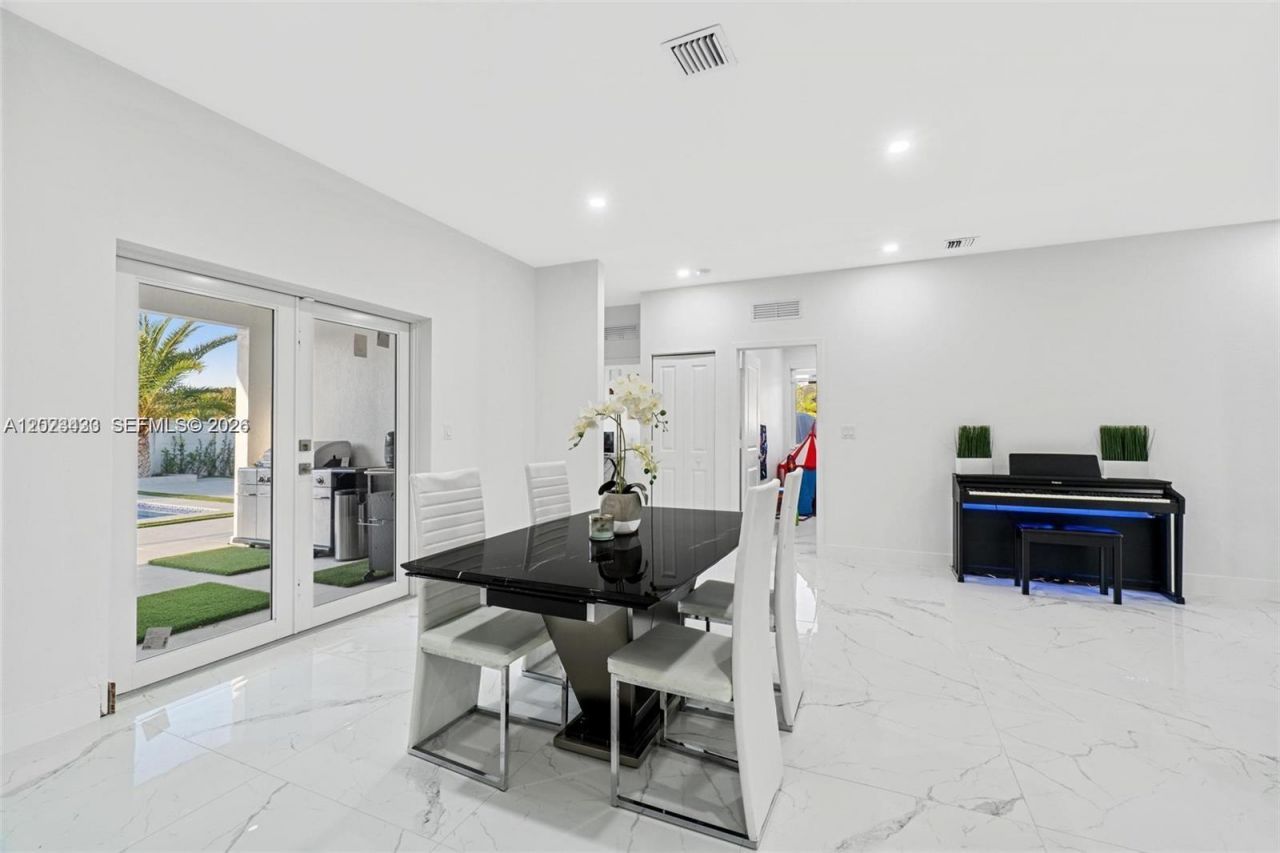 13305 SW 190th Ter , Unit 13305, Miami, FL 33177 Photo