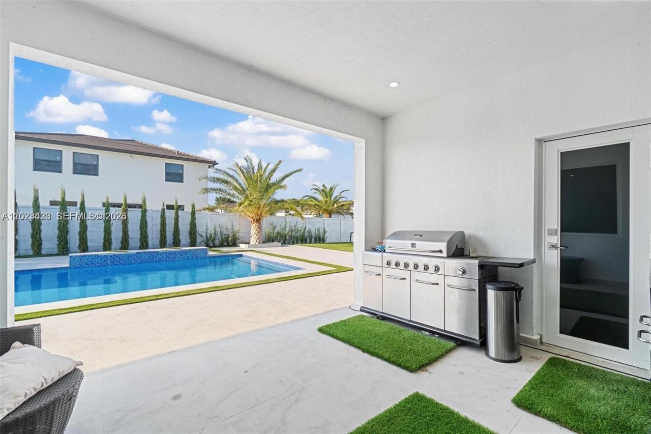 13305 SW 190th Ter , Unit 13305, Miami, FL 33177 Photo