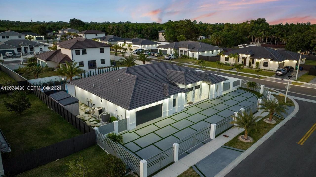 13305 SW 190th Ter , Unit 13305, Miami, FL 33177 Photo
