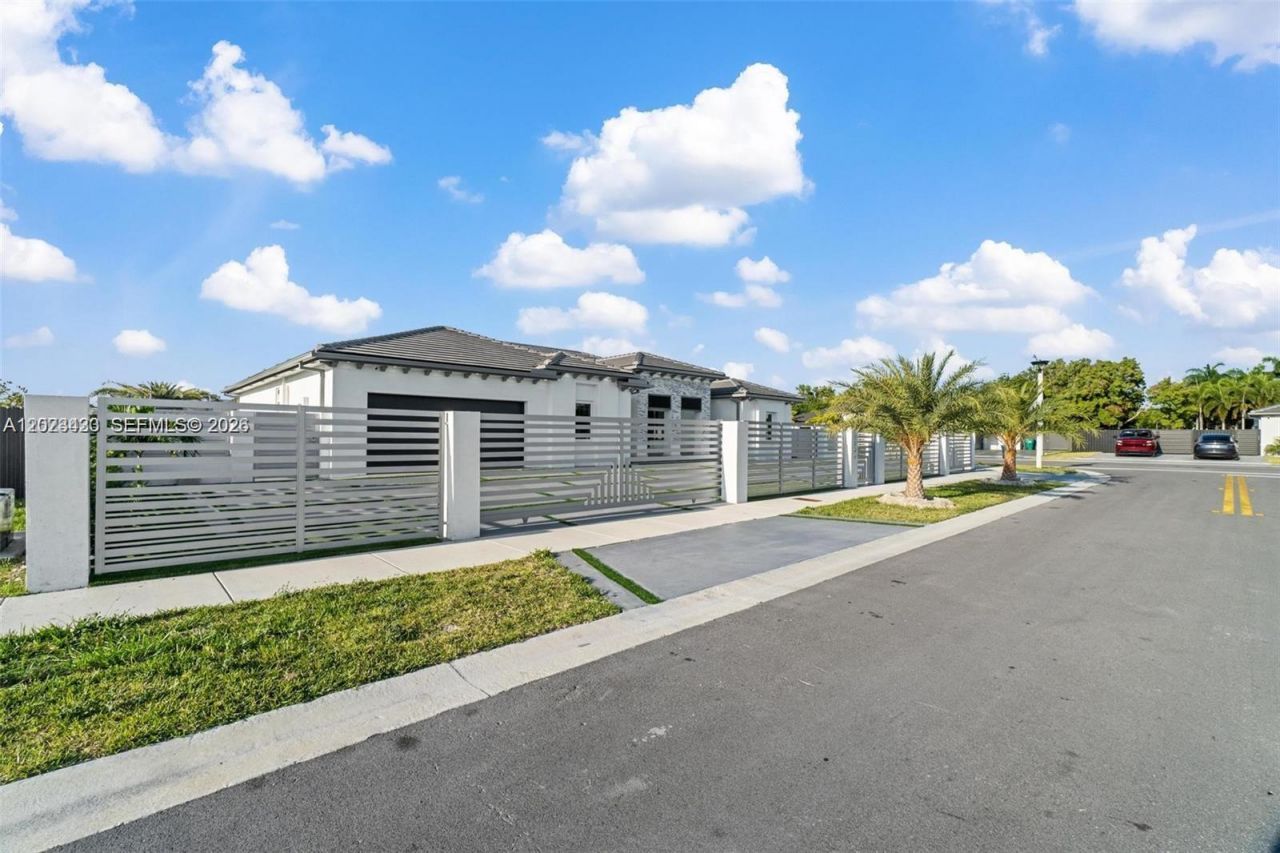 13305 SW 190th Ter , Unit 13305, Miami, FL 33177 Photo