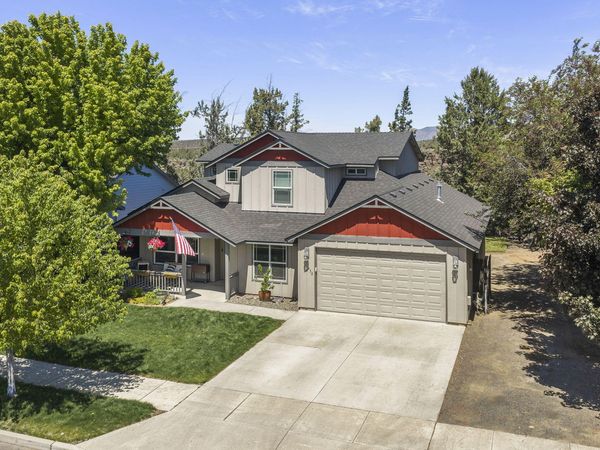 2958 NW 19th Street, Redmond, OR 97756