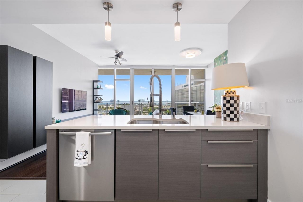 175 1st Street S, Unit 1204, Saint Petersburg, FL 33701 Photo