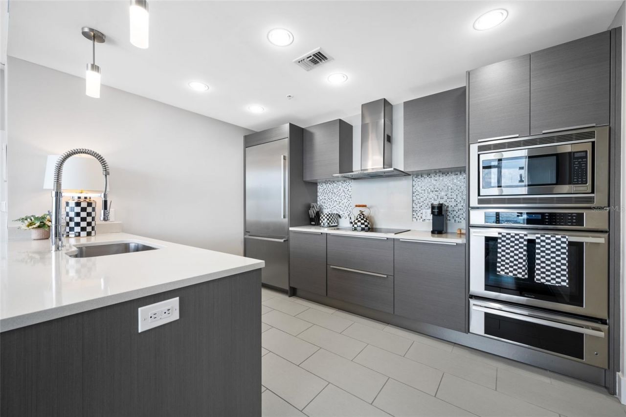 175 1st Street S, Unit 1204, Saint Petersburg, FL 33701 Photo