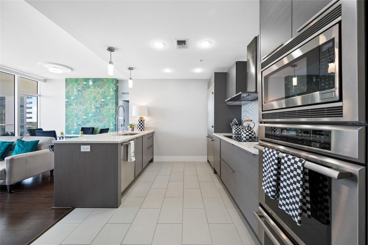 175 1st Street S, Unit 1204, Saint Petersburg, FL 33701 Photo