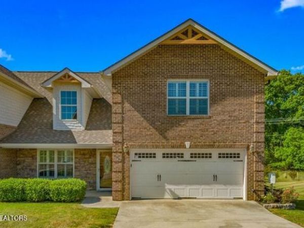 3007 Villas Creekside Drive , Dandridge, TN 37725