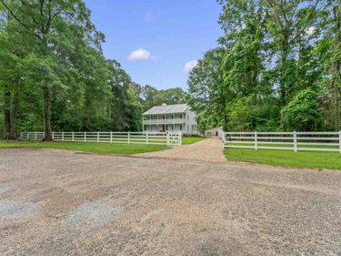 10426 Old Field Rd, St Francisville, LA 70775