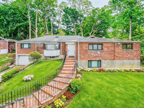 5 Bellingham Lane , Great Neck, NY 11023