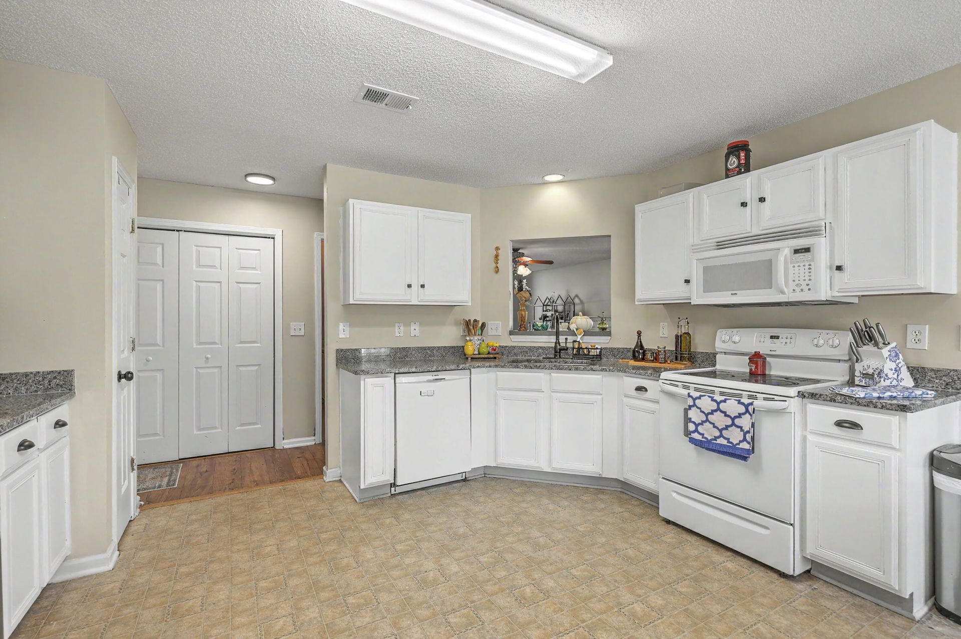 300 Dunning Road Photo 12