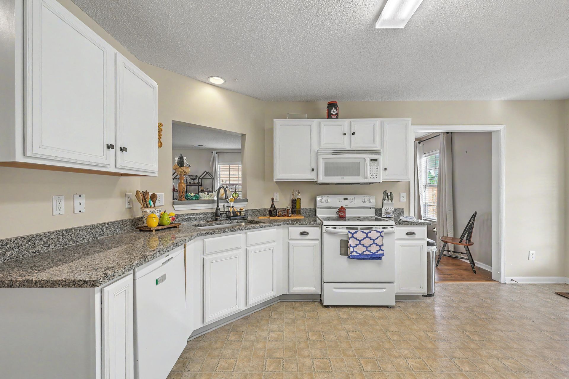 300 Dunning Road Photo 14
