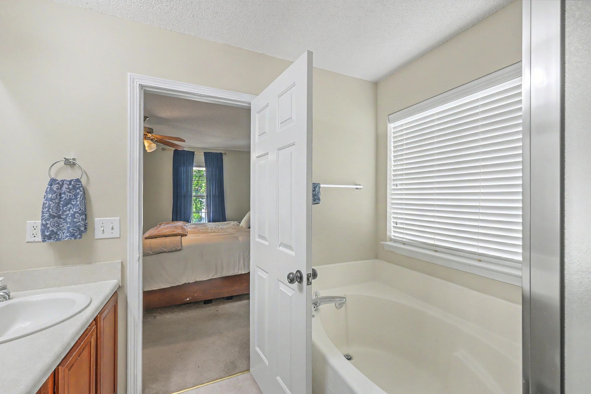 300 Dunning Road Photo 20