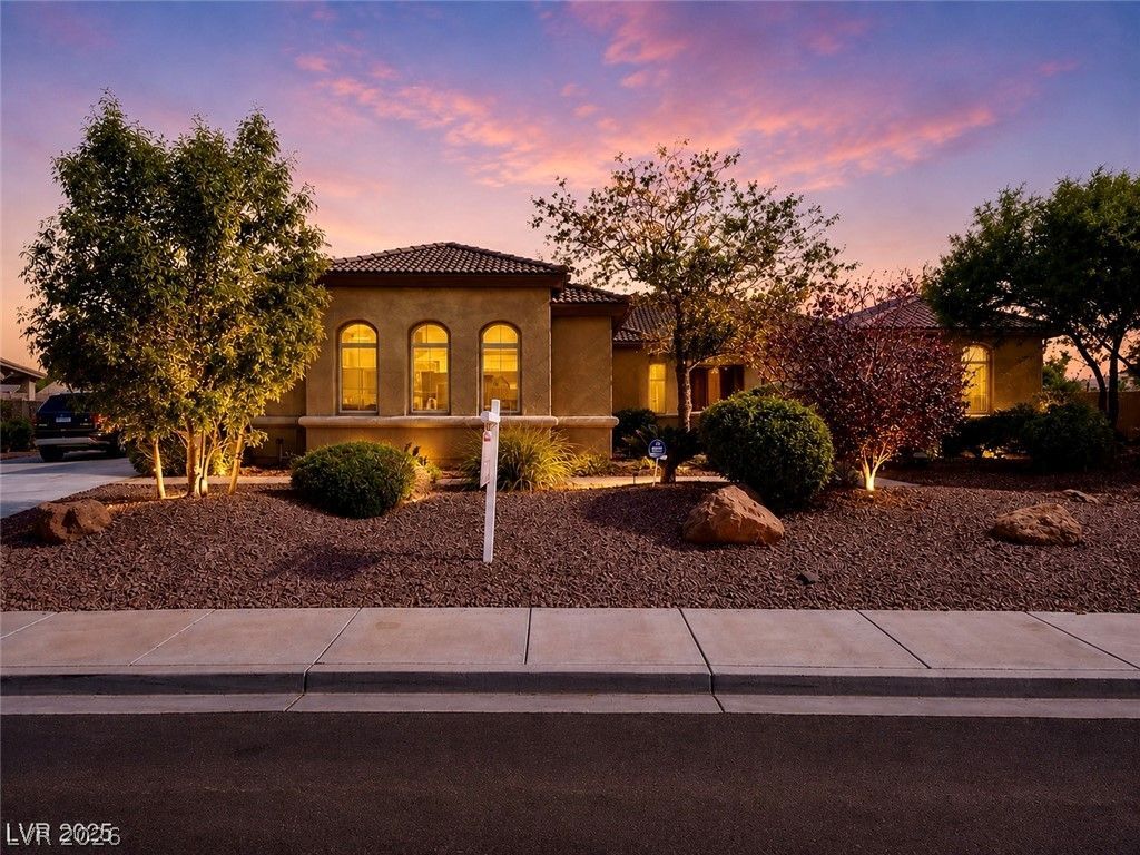 8370 Unicorn Street, Las Vegas, NV 89131 Main Photo