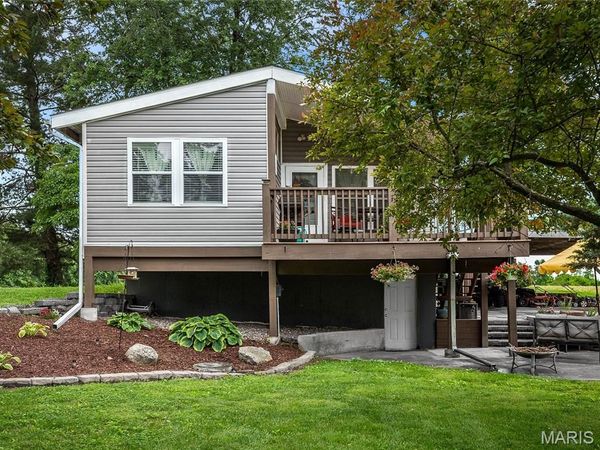 758 Boulevard De Cannes , Edwardsville, IL 62025
