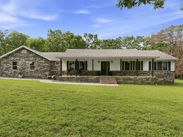 Louisburg, MO 65685
