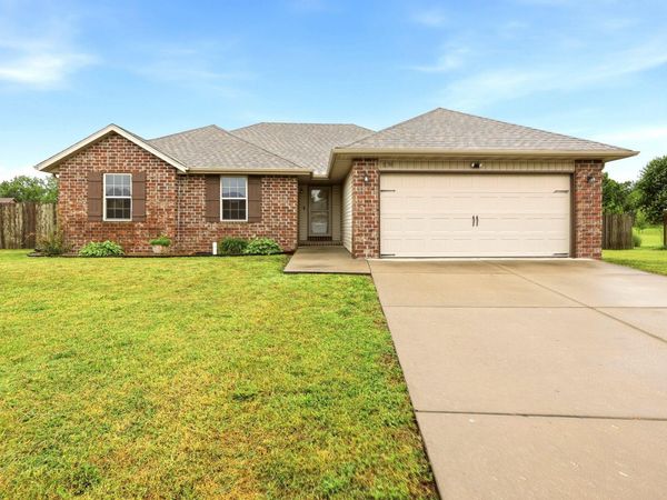 276 E Garnet Drive , Republic, MO 65738
