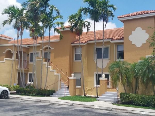 651 NW 79th Avenue, Unit Apt 104, Pembroke Pines, FL 33024