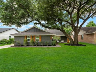 9110 Westglen Drive , Dallas, TX 75228