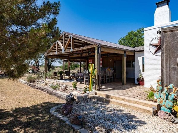 165 Jefferson Avenue , Sagerton, TX 79548