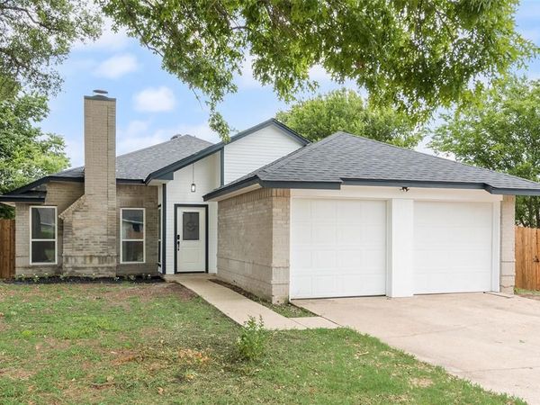 204 Hollywood Drive , Glenn Heights, TX 75154