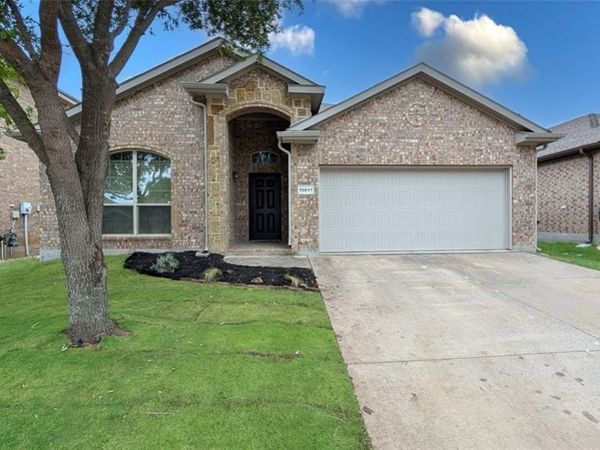 15817 Carlton Oaks Drive, Fort Worth, TX 76177