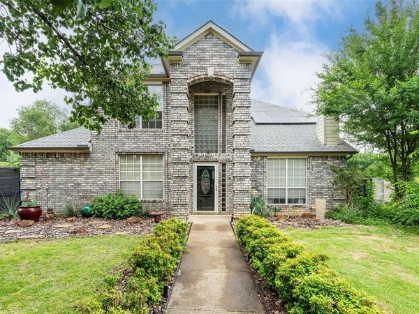 829 Woodridge Drive, Fort Worth, TX 76120
