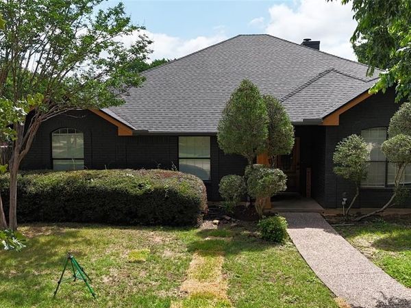 104 Creek Side Court , Kennedale, TX 76060