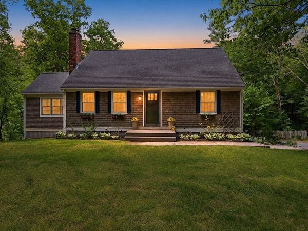 80 Webster St, Douglas, MA 01516