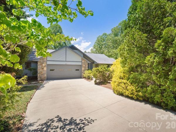 16 Zachary Ridge Road, Asheville, NC 28804