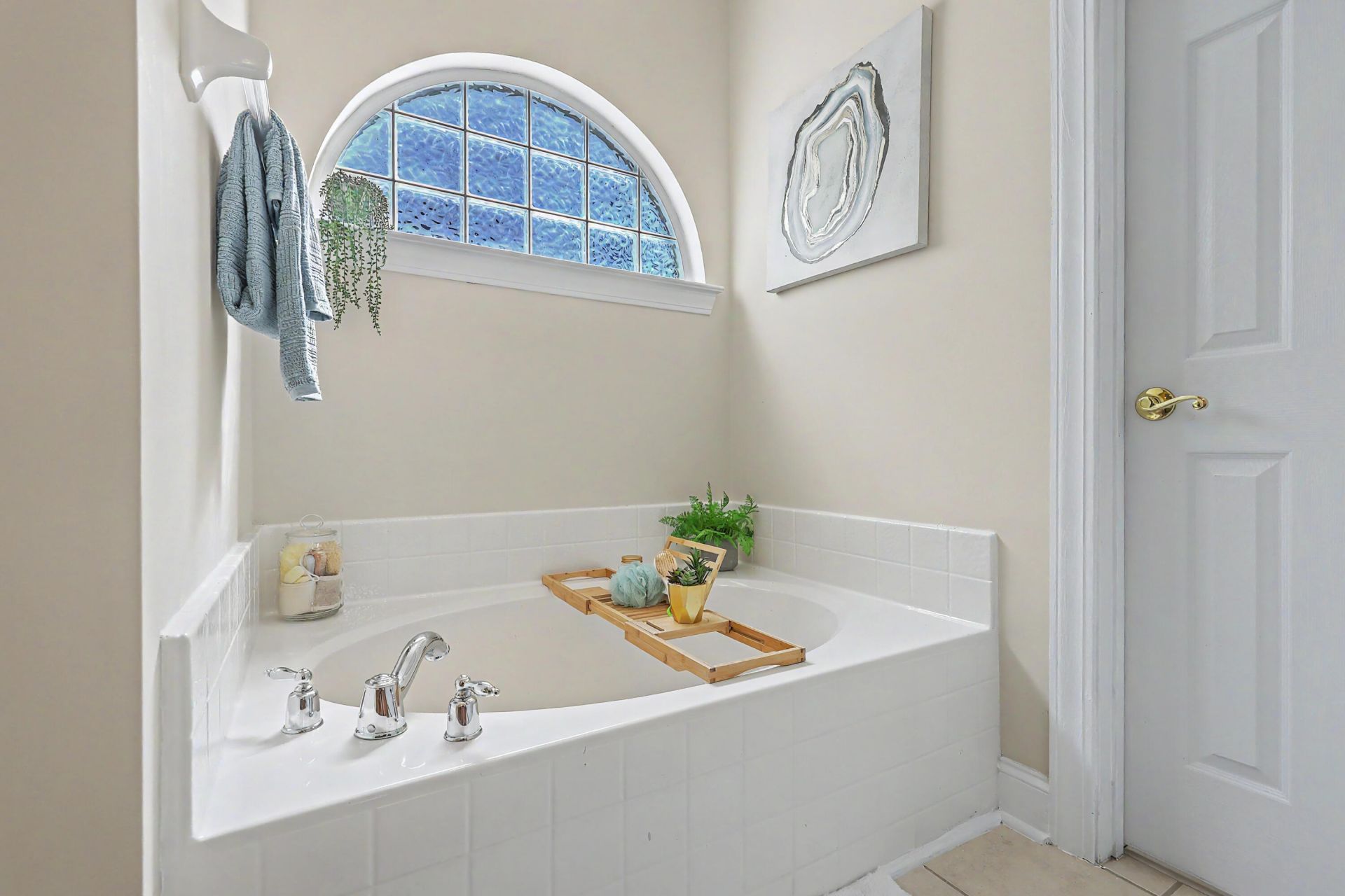 101 Horse Shoe Bay Court Photo 6