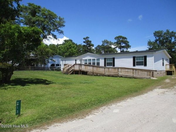 213 Pettiford Road , Peletier, NC 28584