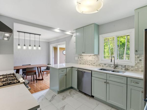 676 Shryer Avenue W, Roseville, MN 55113