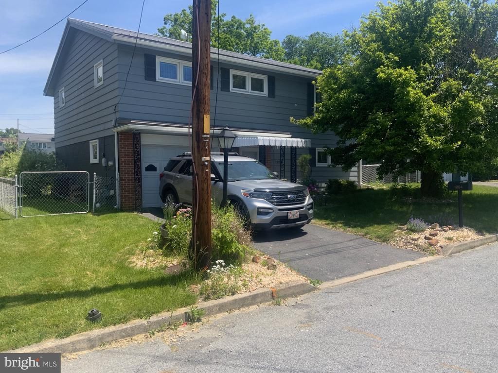 1204 S 10TH STREET, ALTOONA, PA 16602