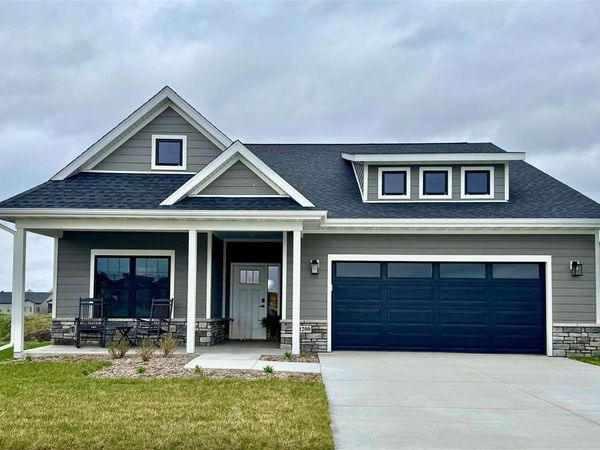 1200 Roosevelt Circle, North Liberty, IA 52317