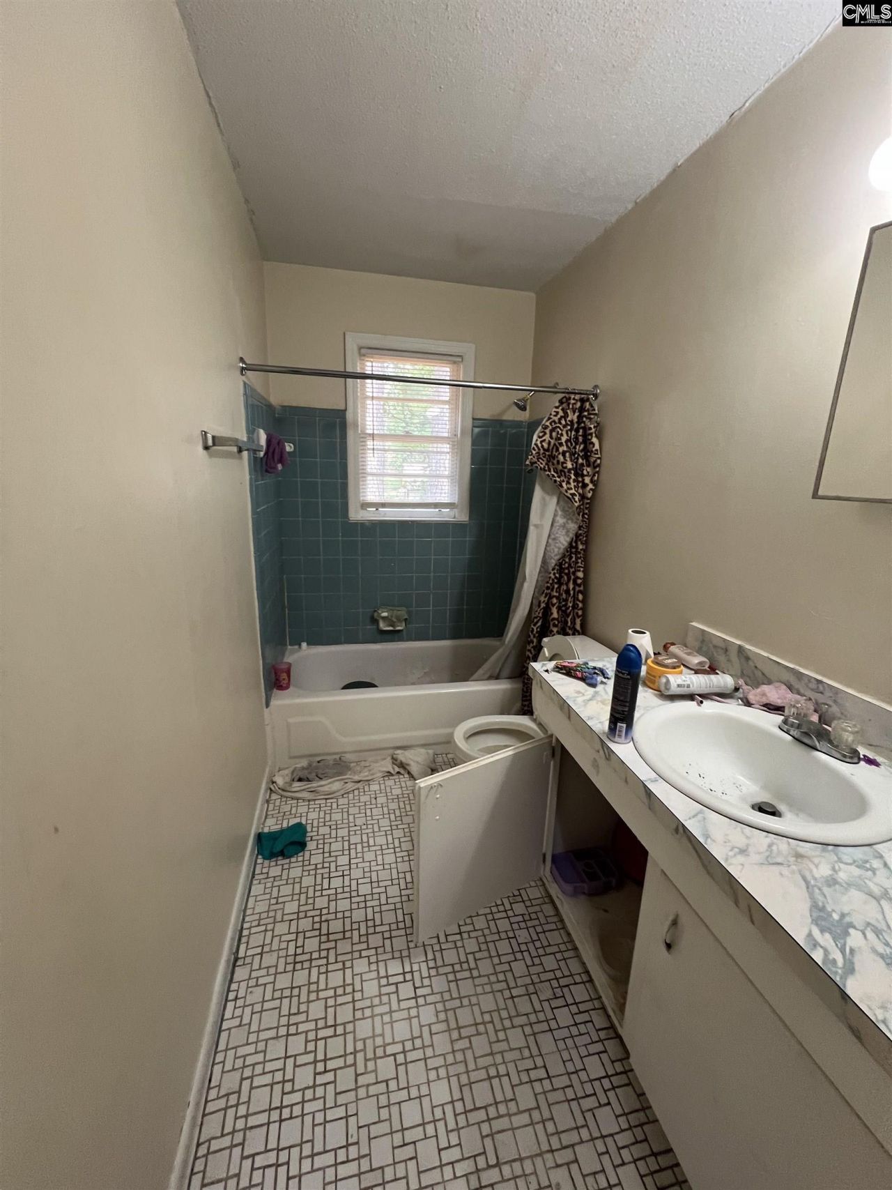306 Charleswood Drive  Photo 4