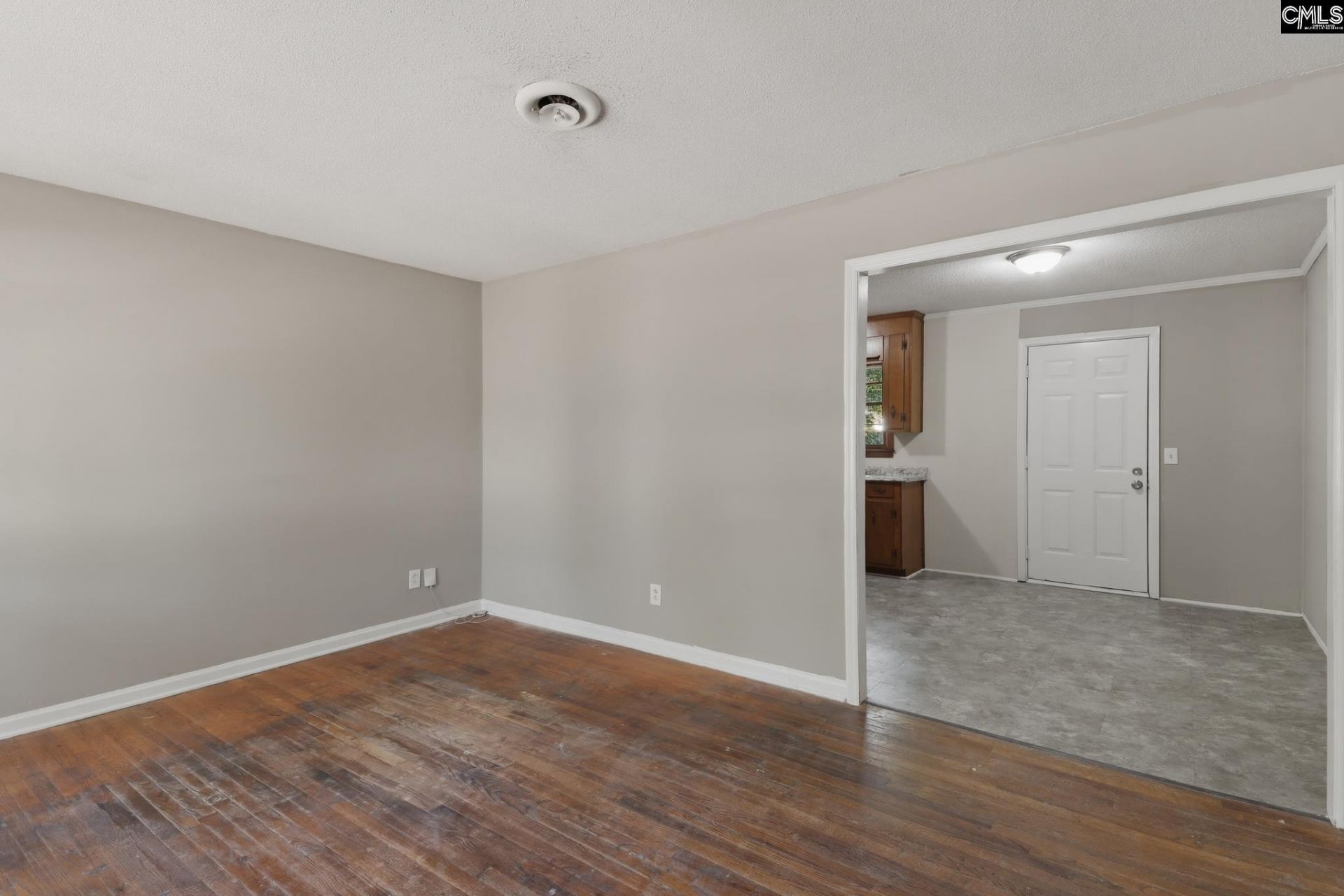 306 Charleswood Drive  Photo 7