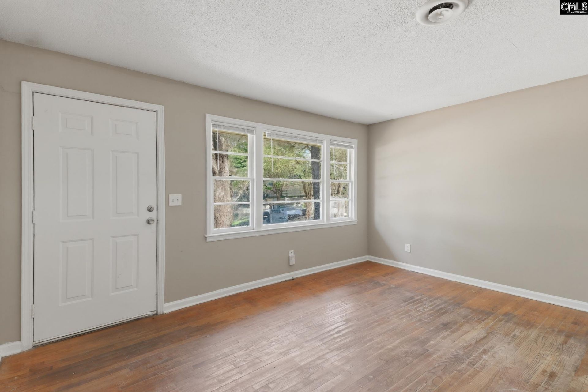 306 Charleswood Drive  Photo 9
