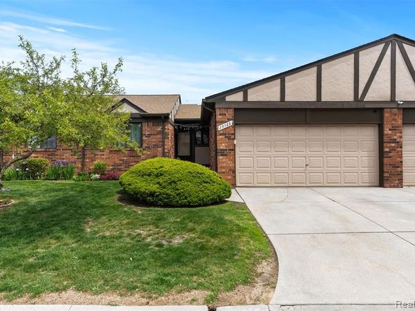 29588 Sycamore Drive, Warren, MI 48092