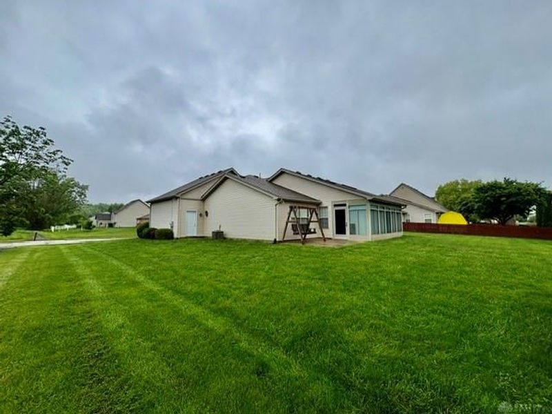 6822 Grovebelle Drive, Huber Heights, OH 45424 Photo 2