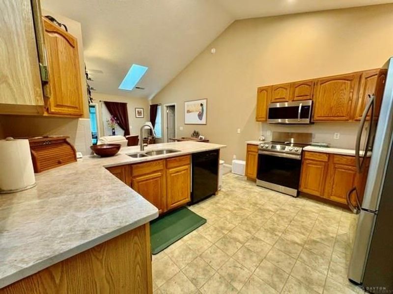 6822 Grovebelle Drive, Huber Heights, OH 45424 Photo 8