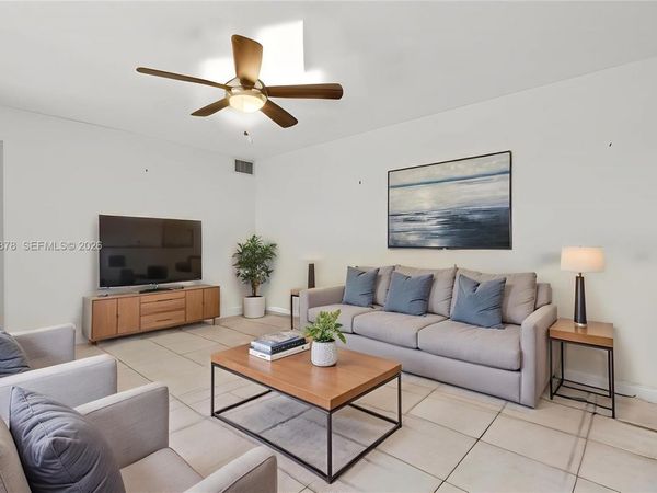 1530 W Harmony Lake Cir, Davie, FL 33324
