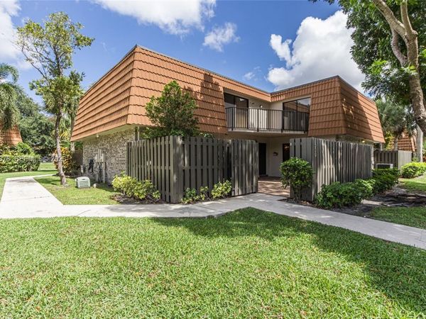 1530 W Harmony Lake Cir , Davie, FL 33324