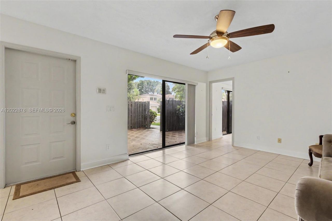 1530 W Harmony Lake Cir, Davie, FL 33324 Photo