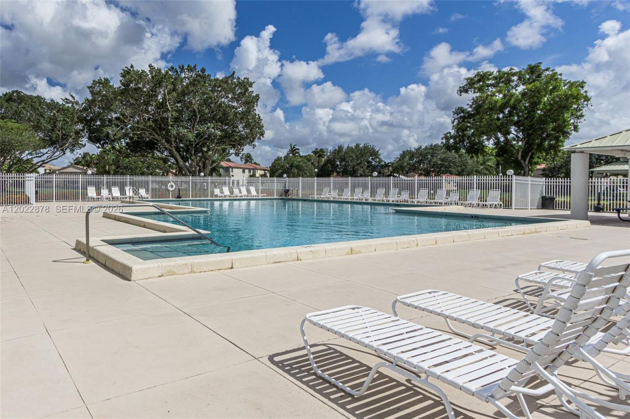 1530 W Harmony Lake Cir, Davie, FL 33324 Photo