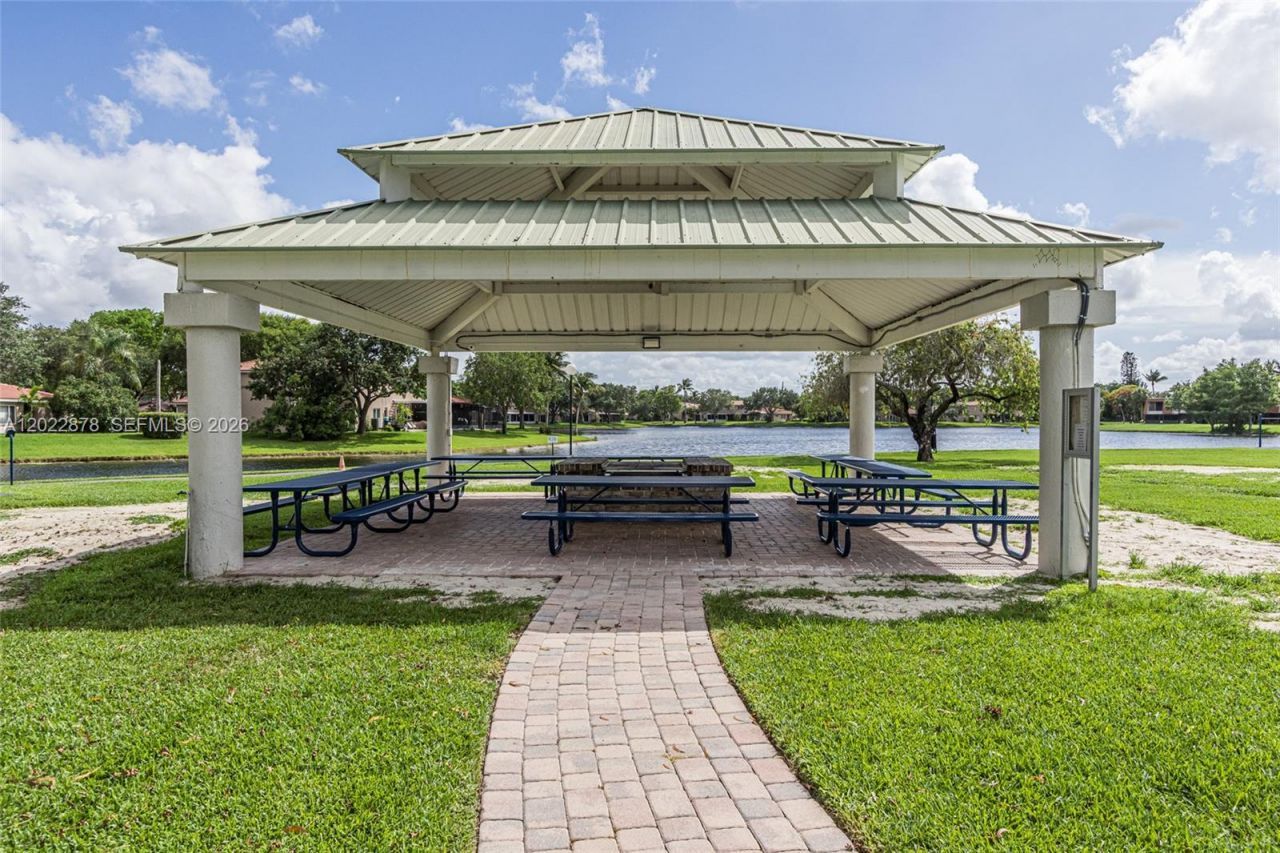 1530 W Harmony Lake Cir, Davie, FL 33324 Photo