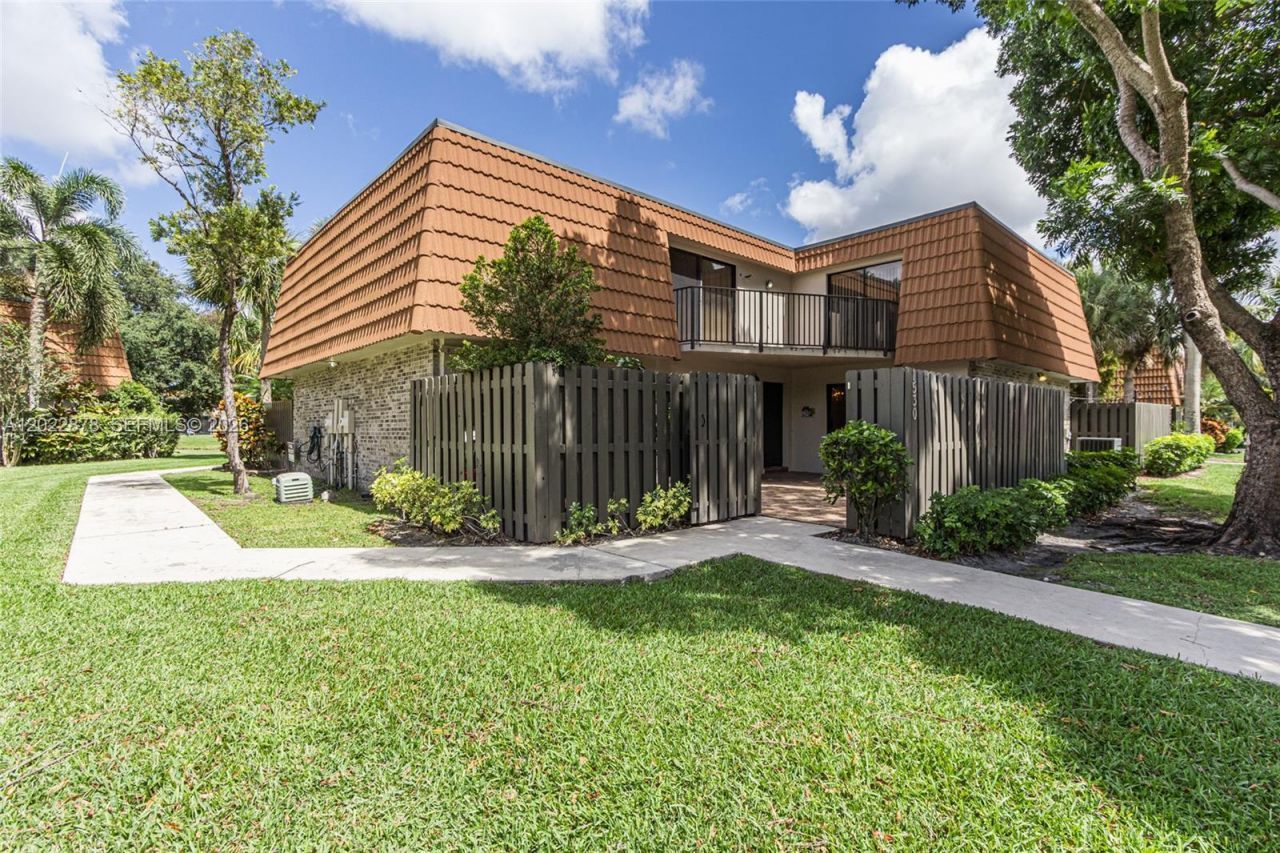 1530 W Harmony Lake Cir, Davie, FL 33324 Photo