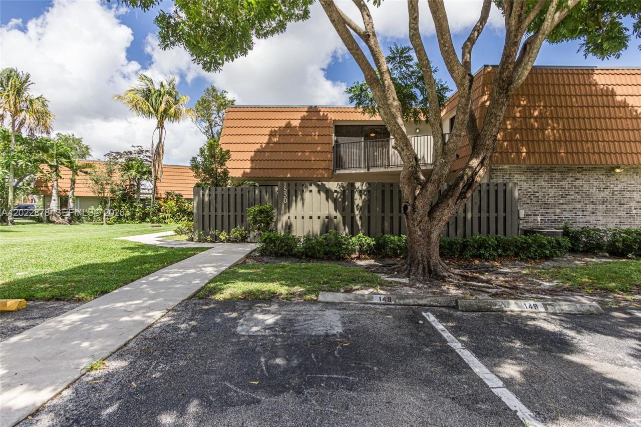 1530 W Harmony Lake Cir, Davie, FL 33324 Photo