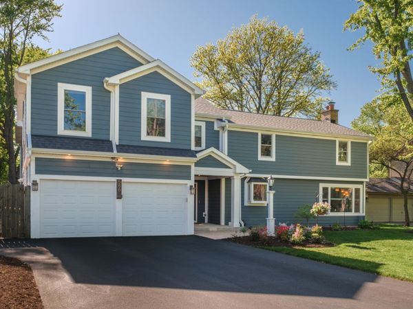 586 EARL Drive, Northfield, IL 60093